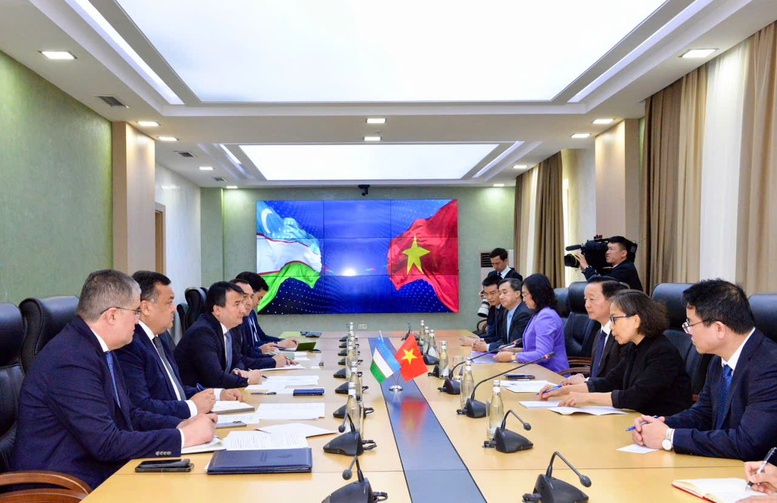 Phó Thủ tướng Trần Hồng Hà gặp Phó Thủ tướng Uzbekistan