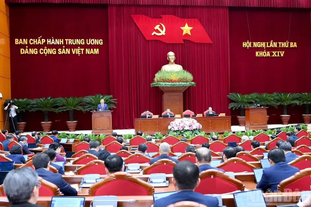 Ban hành nghị quyết về đổi mới mô hình phát triển Việt Nam