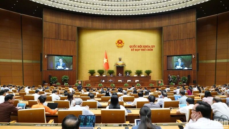 Quốc hội thảo luận ở hội trường về sửa đổi Hiến pháp năm 2013