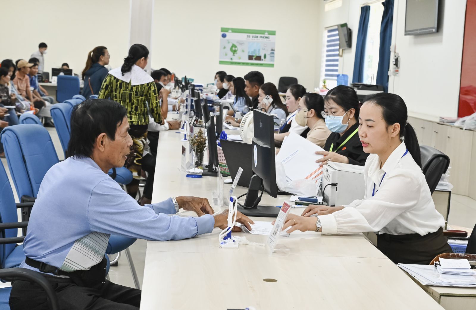 100 ngày xử lý dứt điểm các điểm nghẽn về chuyển đổi số trong hệ thống chính trị