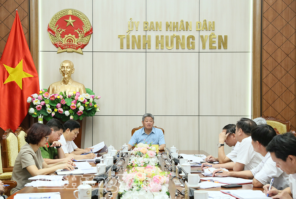 UBND tỉnh bàn giải pháp bảo đảm nguồn vật liệu cho các dự án và giảm nghèo bền vững