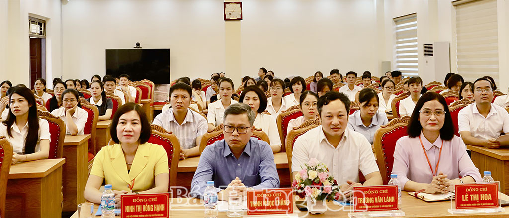 Gần 100 học viên tham gia lớp trung cấp lý luận chính trị hệ không tập trung