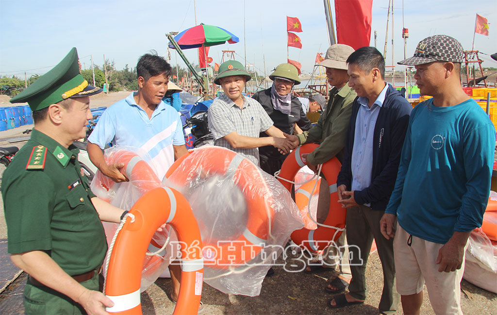 Nam Cường: Bảo đảm an toàn cho ngư dân vươn khơi