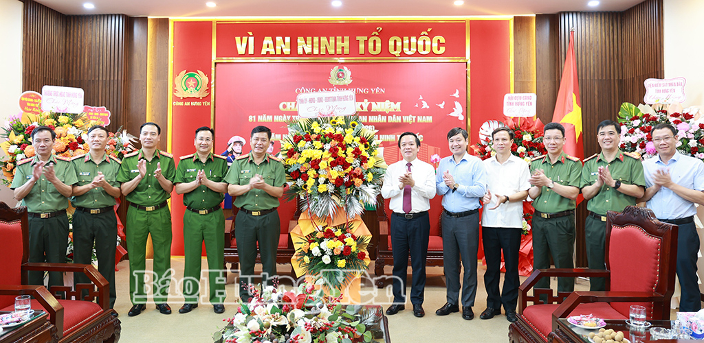 Đồng chí Bí thư Tỉnh ủy chúc mừng Công an tỉnh nhân Ngày truyền thống Công an nhân dân Việt Nam