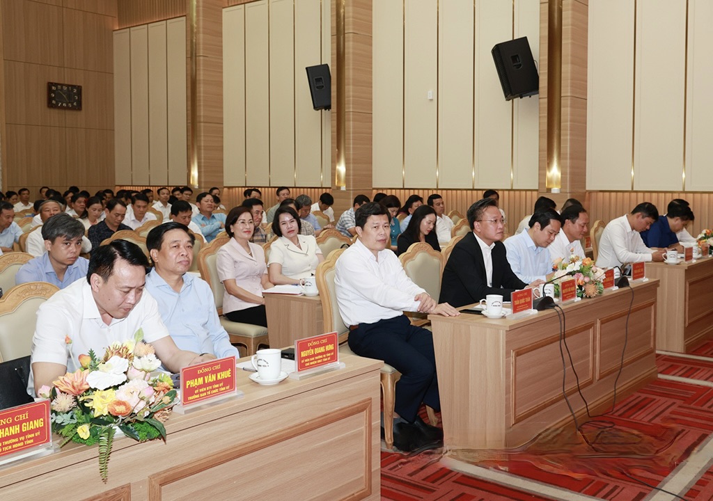 Thường trực Tỉnh ủy gặp mặt Bí thư Đảng ủy xã, phường