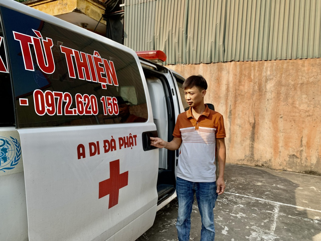 Người mua xe ô tô chở miễn phí cho người bệnh có hoàn cảnh khó khăn