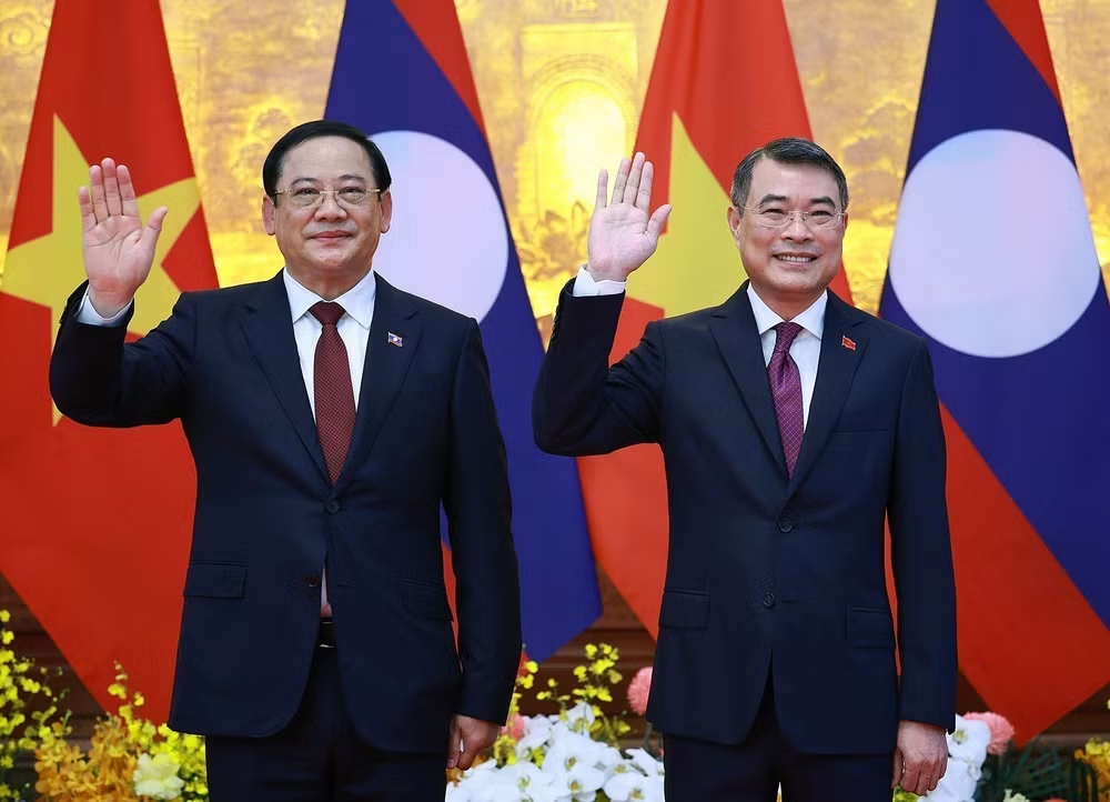 Thủ tướng Lê Minh Hưng hội đàm với Thủ tướng Lào Sonexay Siphandone