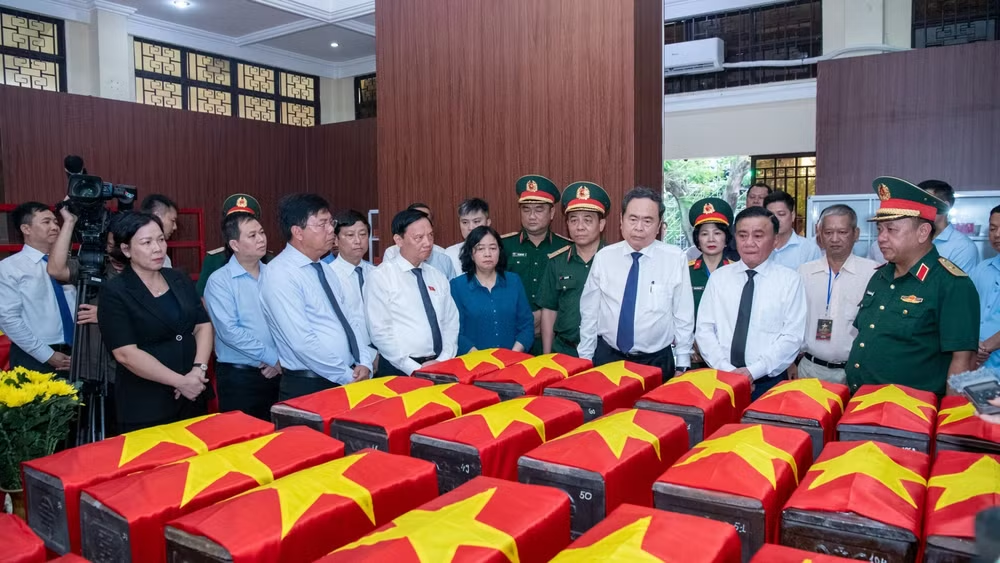 Dâng hoa, dâng hương tưởng nhớ Tổng Bí thư Trần Phú và các Anh hùng liệt sĩ