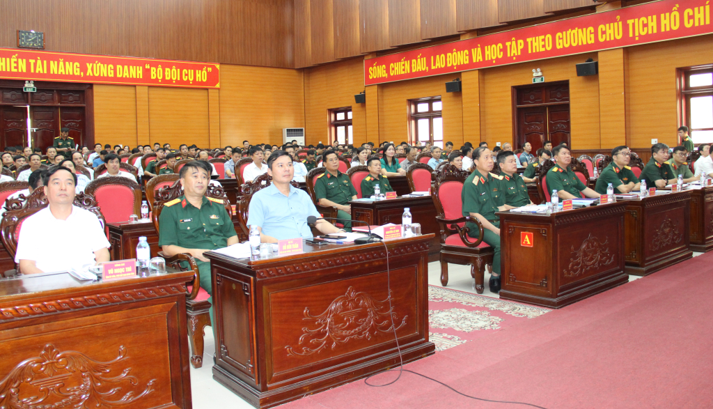 Kết hợp chặt chẽ giữa phát triển kinh tế - xã hội với củng cố quốc phòng, an ninh