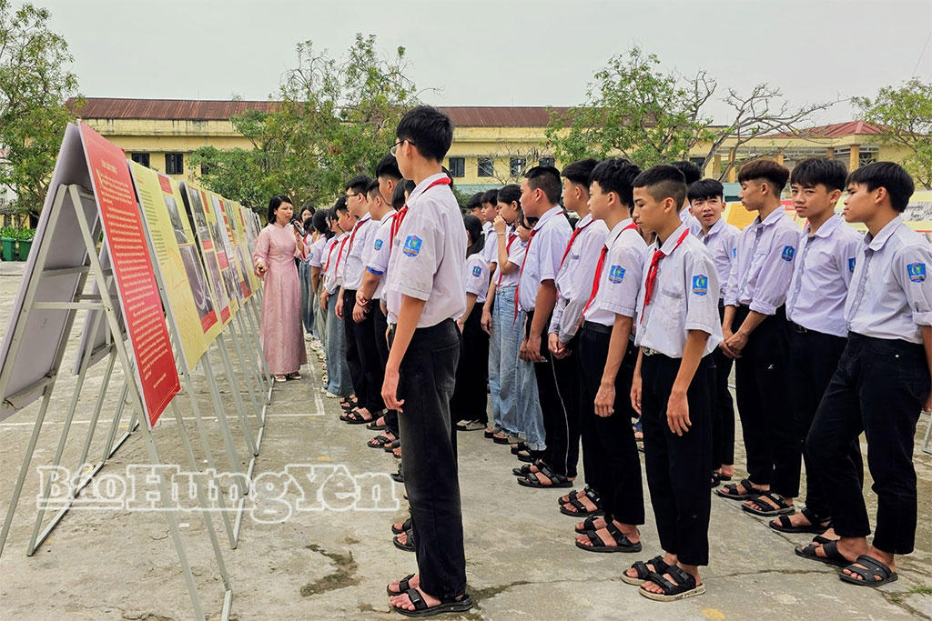Trưng bày chuyên đề Chủ tịch Hồ Chí Minh - những nét phác họa chân dung