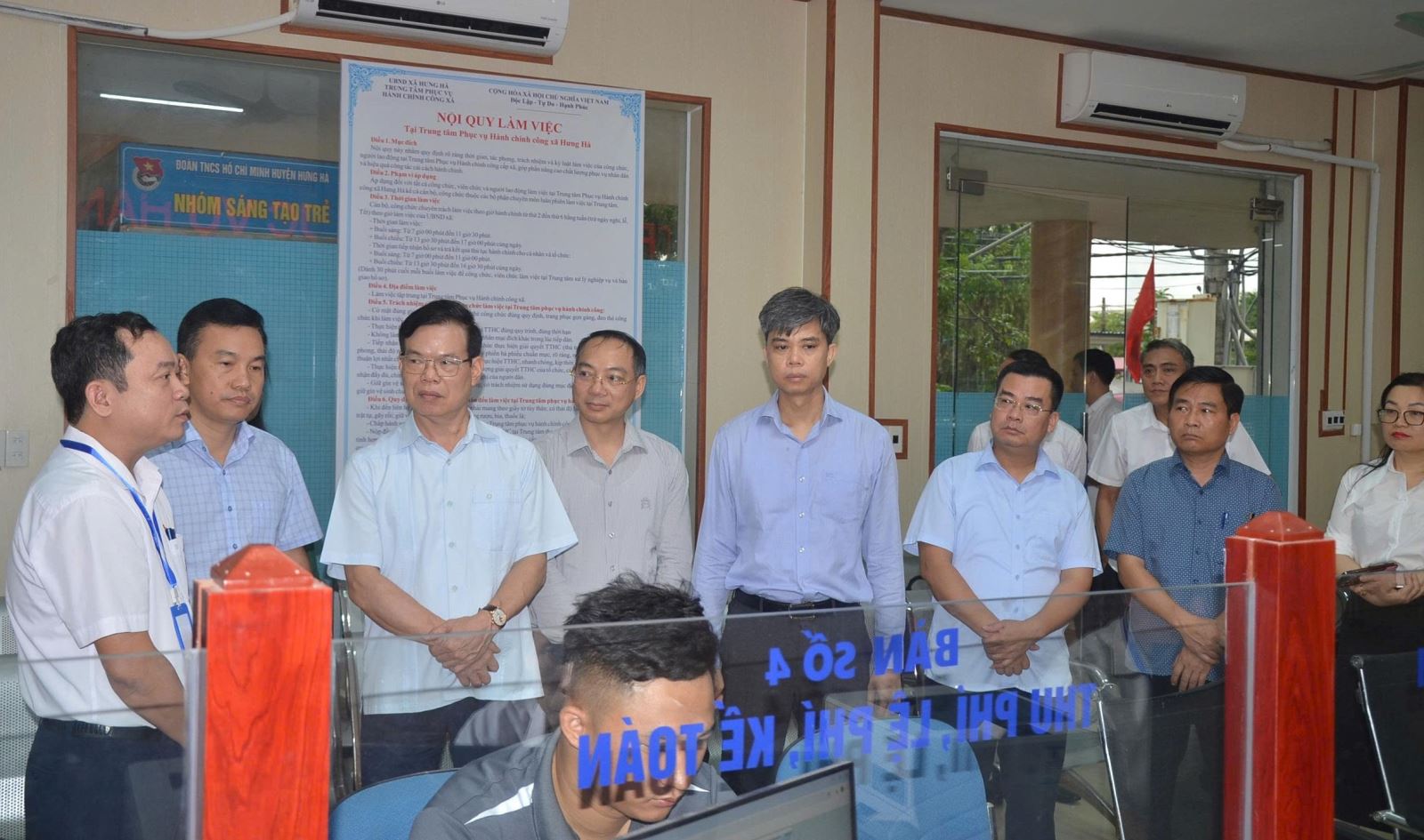 Đoàn khảo sát của Ban Tuyên giáo và Dân vận Trung ương làm việc với Đảng ủy xã Hưng Hà.
