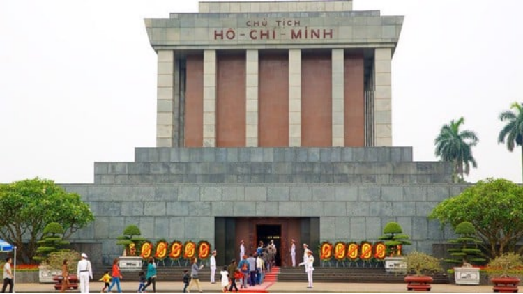 Thăm Lăng Bác Hồ