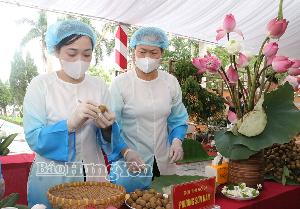 Sôi nổi cuộc thi xoáy long nhãn và nấu chè sen long nhãn