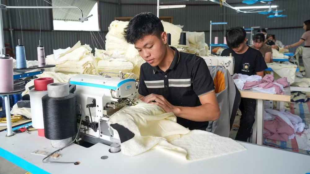 Thanh khoản căng, lãi suất khó hạ