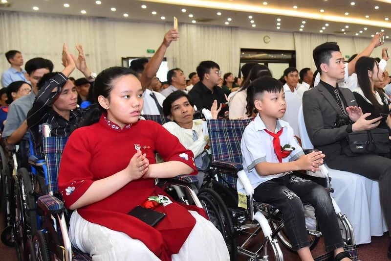 Vận động nguồn lực xã hội chăm lo cho người khuyết tật, trẻ mồ côi