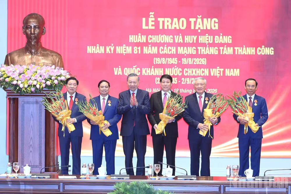Góp phần củng cố đoàn kết, trao truyền bản lĩnh, trí tuệ, văn hóa lãnh đạo cho các thế hệ