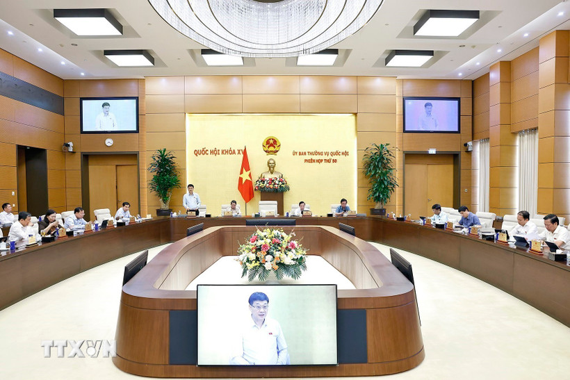 Ủy ban Thường vụ Quốc hội thông qua Nghị quyết điều chỉnh mức giảm trừ gia cảnh