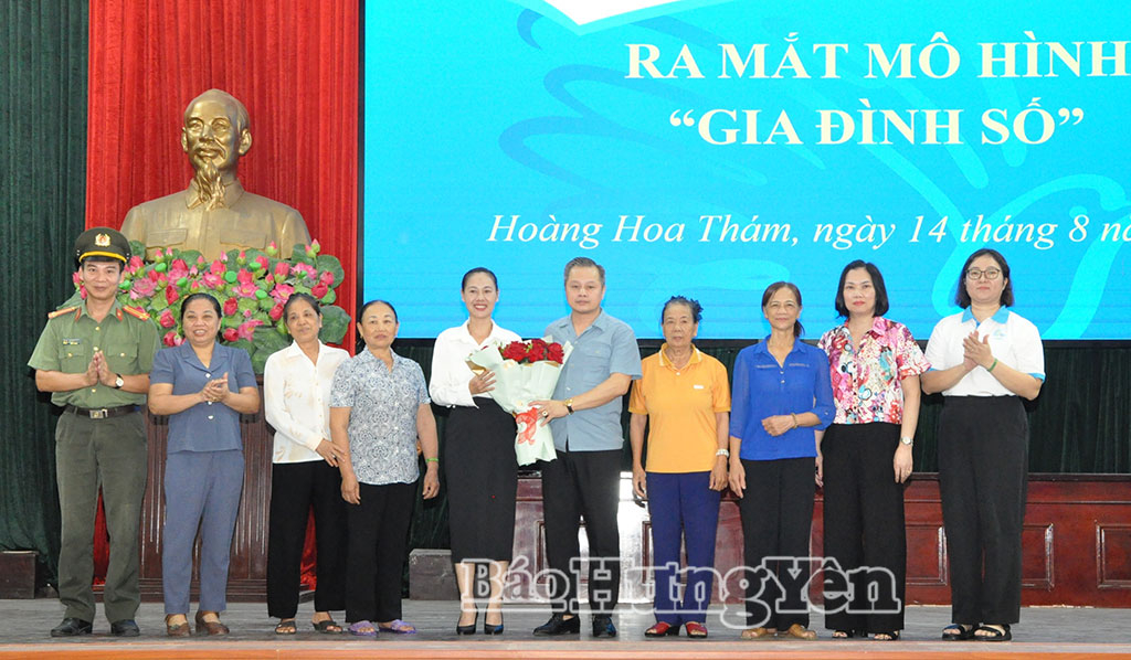 Ra mắt mô hình “Gia đình số” tại xã Hoàng Hoa Thám