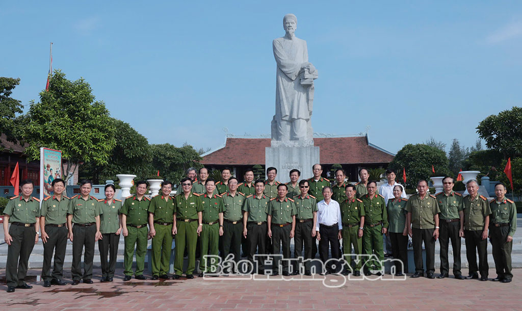 Hội Cựu Công an nhân dân tỉnh Hưng Yên tổ chức sinh hoạt chính trị, về nguồn tại một số “địa chỉ đỏ”