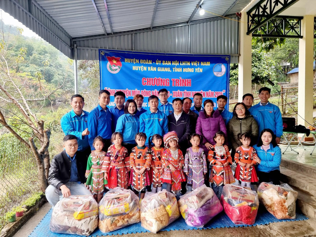 Mang hơi ấm tình người đến khắp mọi miền Tổ quốc