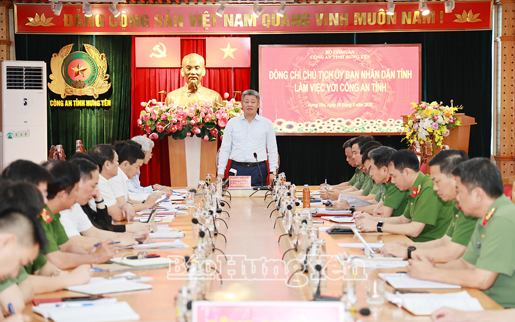 Đồng chí Nguyễn Mạnh Quyền, Phó Bí thư Tỉnh ủy, Chủ tịch UBND tỉnh làm việc với Công an tỉnh