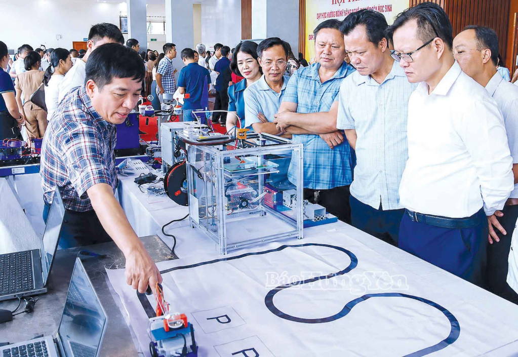 Chuẩn hóa đội ngũ nhà giáo đáp ứng yêu cầu chuyển đổi số