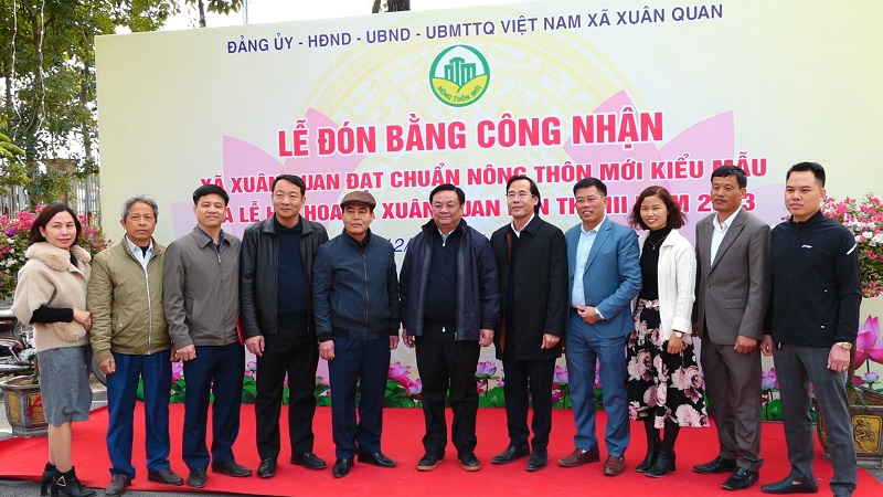 Bộ trưởng Bộ NN và PTNT Lê Minh Hoan thăm quan thực tế tại Lễ hội hoa Xuân Quan