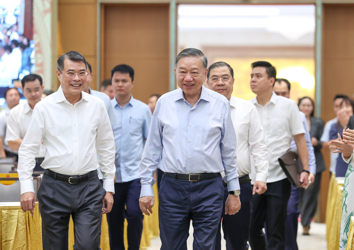 Phát huy tinh thần tự lực, tự cường, tự tin, tự hào dân tộc của cán bộ, đảng viên để xây dựng, phát triển đất nước trong kỷ nguyên mới
