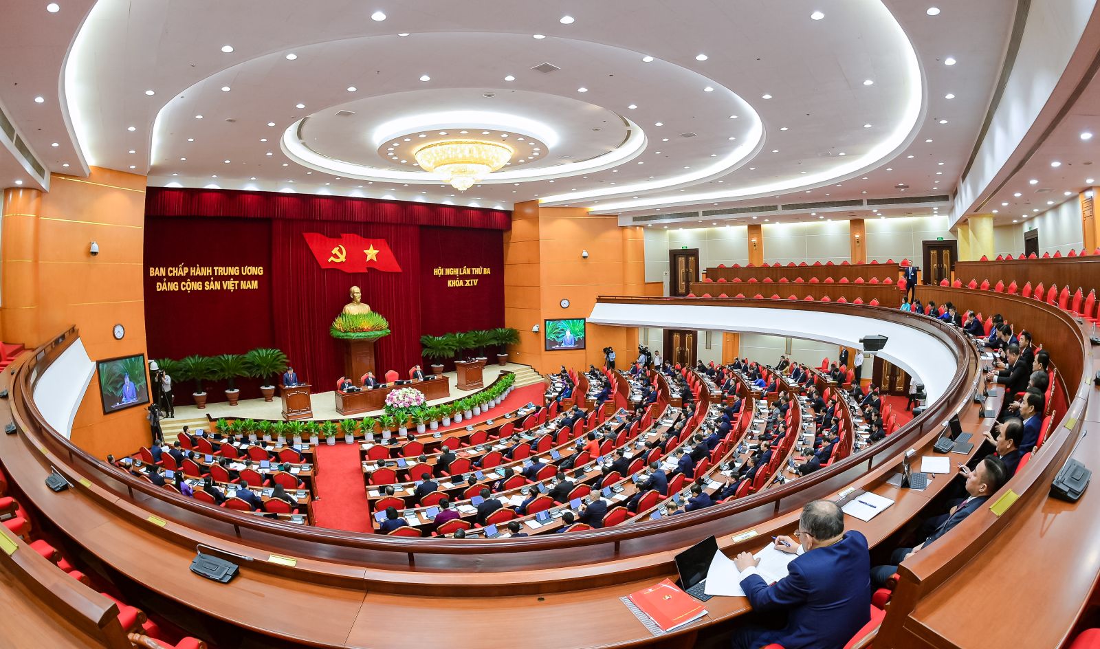 Quy định về những điều đảng viên không được làm