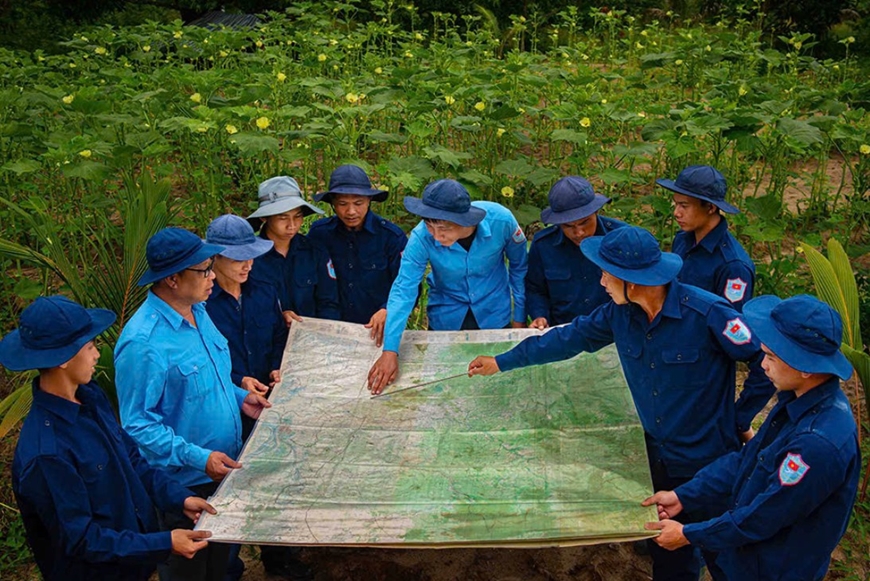 Những dấu chân trên hành trình trở về