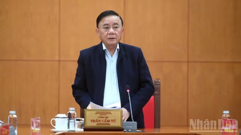 Chỉ thị của Bộ Chính trị về thực hiện dân chủ ở cơ sở trong giai đoạn mới