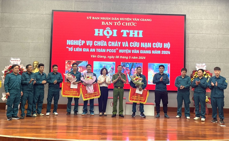 Văn Giang tổ chức Hội thi nghiệp vụ chữa cháy và cứu nạn cứu hộ “Tổ liên gia an toàn PCCC” năm 2024